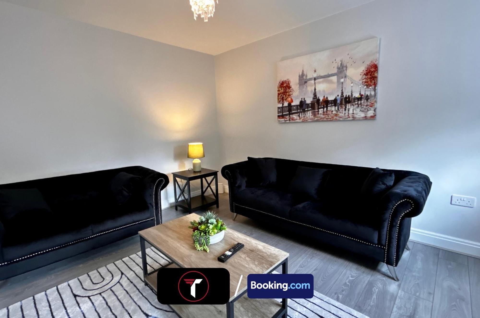 Spacious 4 Bedroom By Tara Stays Short Lets & Serviced Accommodation Aldershot With Free Wifi & Garden 外观 照片