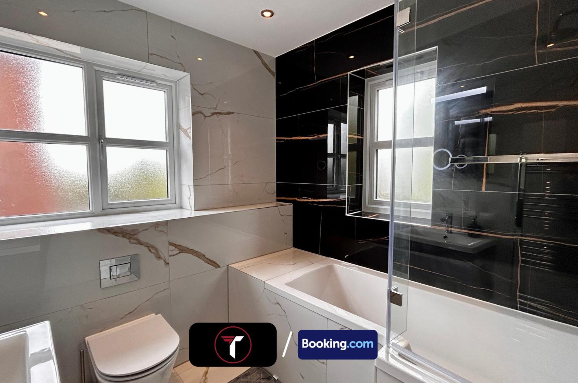 Spacious 4 Bedroom By Tara Stays Short Lets & Serviced Accommodation Aldershot With Free Wifi & Garden 外观 照片
